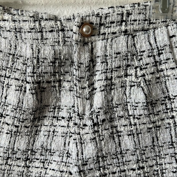 White plaid tweed shorts with fringe hem Size Small /4 26” waist - Picture 4 of 7